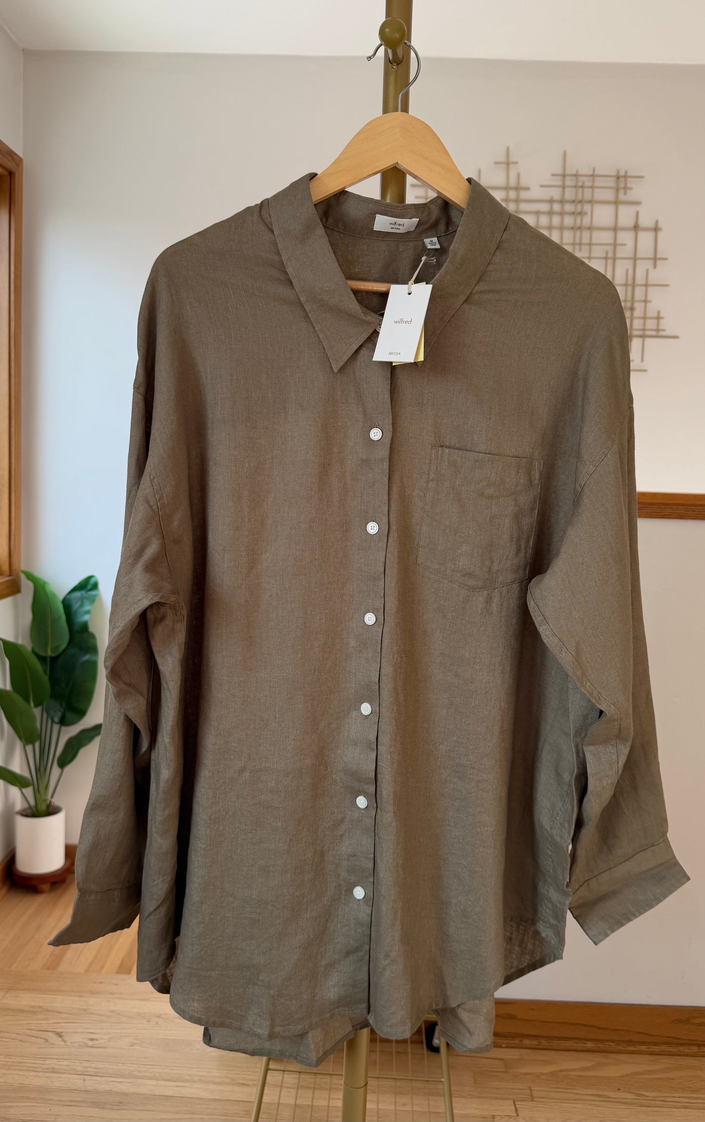 Wilfred by Aritzia Relaxed Linen Button-Up Shirt | Sundried Olive | Size Medium | New with Tags (originally $98)