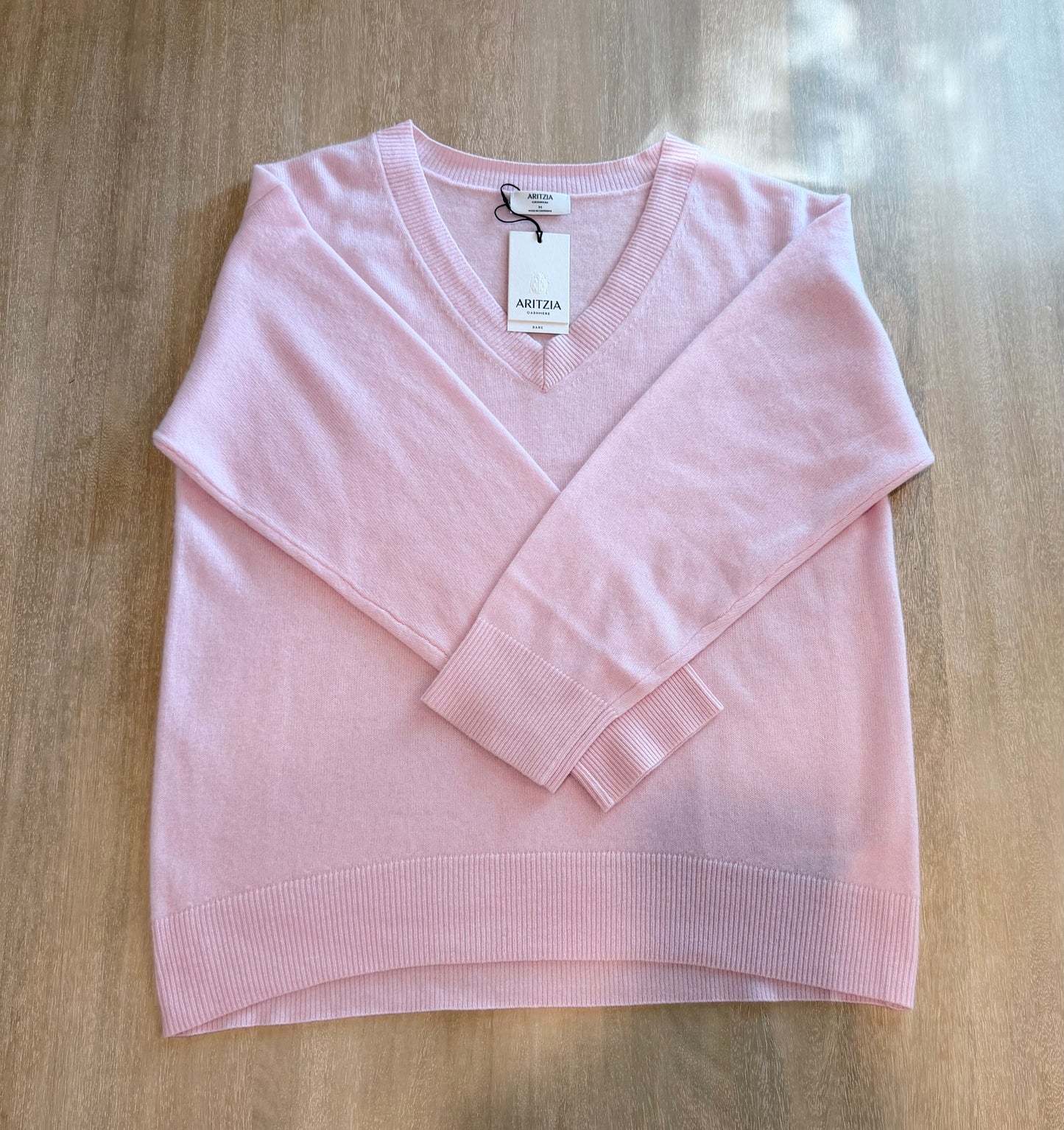 Aritzia Cashmere Relaxed V-Neck Sweater | Villa Pink | Size Medium | New with Tags (Originally $148)