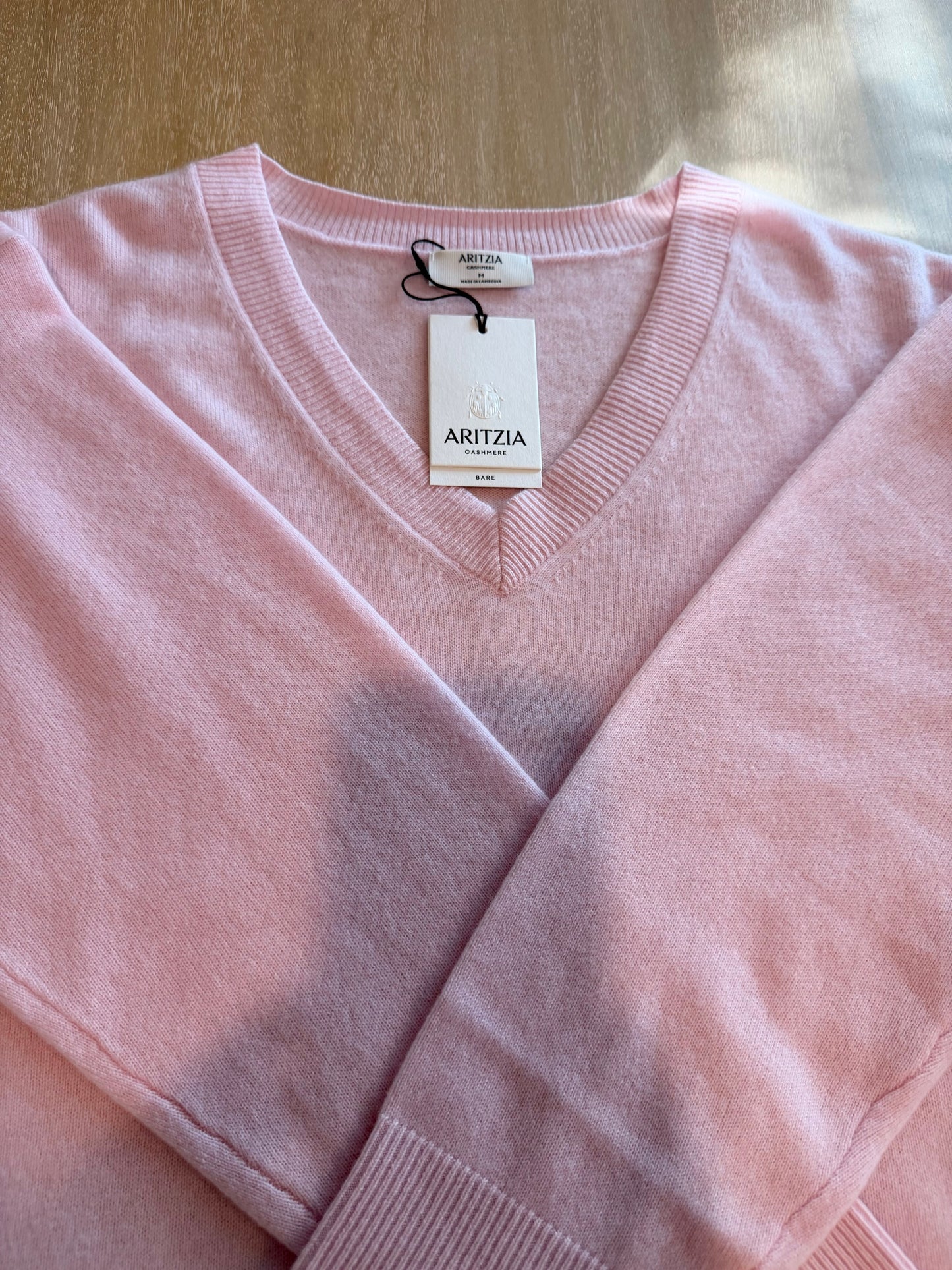 Aritzia Cashmere Relaxed V-Neck Sweater | Villa Pink | Size Medium | New with Tags (Originally $148)